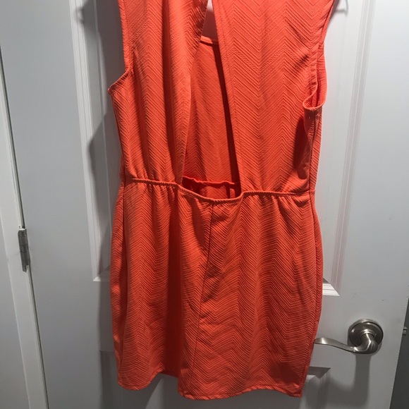 Orange dress with open back - Picture 2 of 3